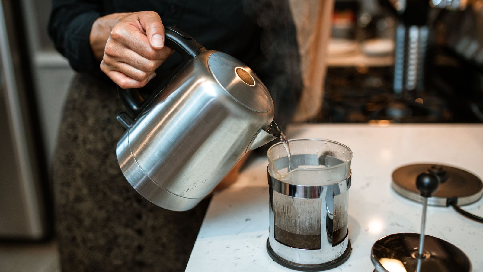 Prensa Francesa: Como Usar e o Erro que Deixa o Café Amargo