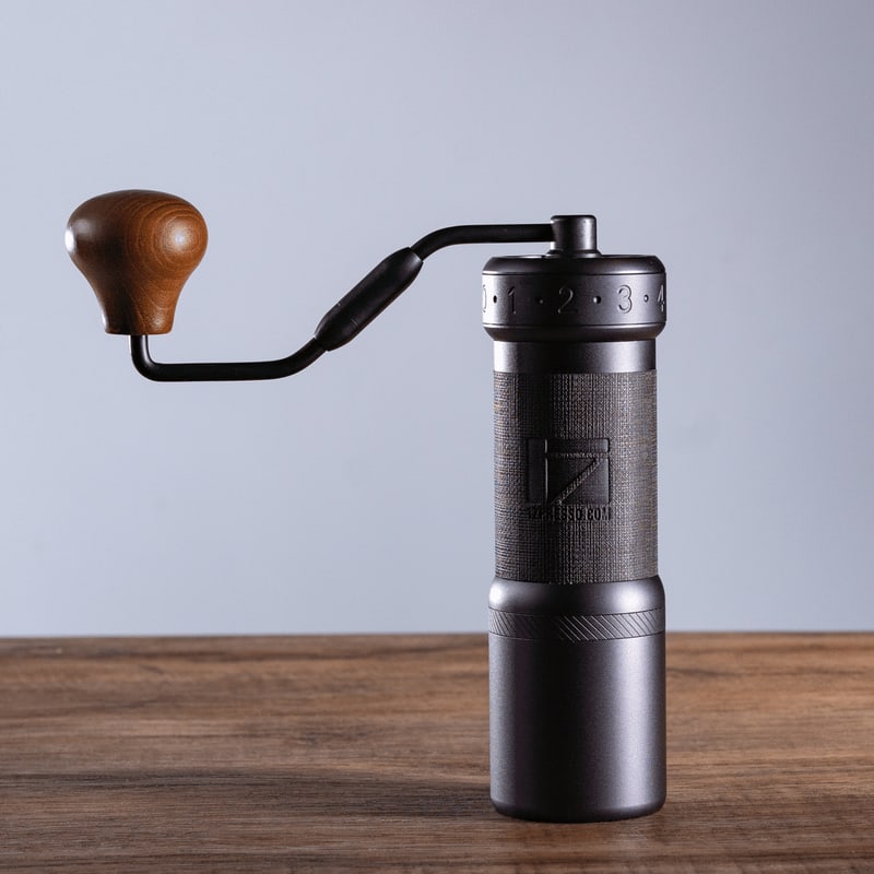 Moedor de café manual 1Zpresso K-Ultra com ajuste externo numerado